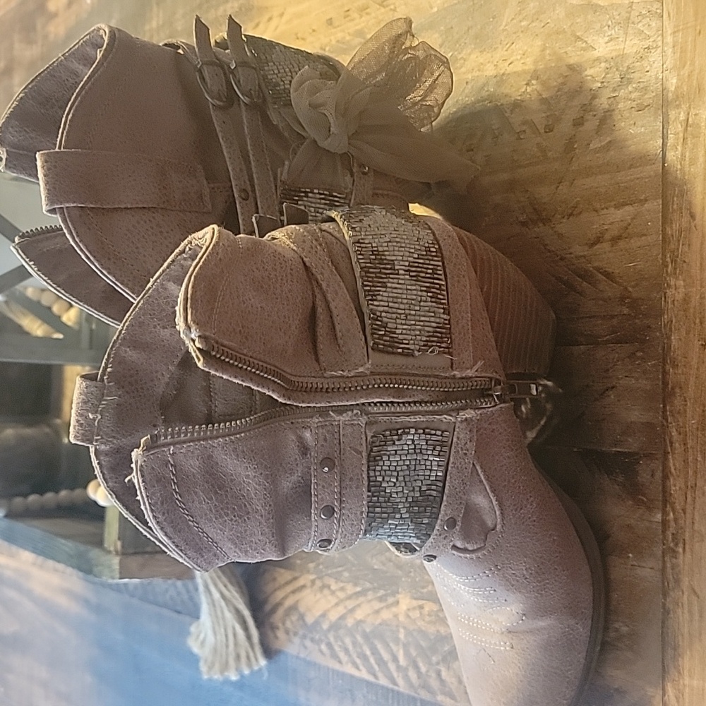 Super cute booties